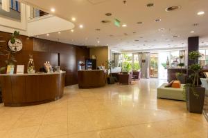 Vstupní hala nebo recepce v ubytování Lion's Garden Hotel + 37 fotografií