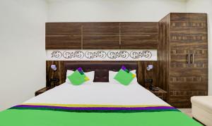Itsy Hotels Anjali Mahal, 500 Mtrs From Mathura Railway Station客房内的一张或多张床位