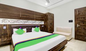 Itsy Hotels Anjali Mahal, 500 Mtrs From Mathura Railway Station客房内的一张或多张床位
