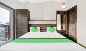 Itsy Hotels Anjali Mahal, 500 Mtrs From Mathura Railway Station客房内的一张或多张床位
