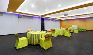 Itsy Hotels Anjali Mahal, 500 Mtrs From Mathura Railway Station商务区和/或会议室