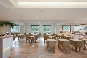 Restaurace v ubytování Azure Hotel
