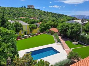 an aerial view of a yard with a swimming pool at Guesthouse Ruža in Senj