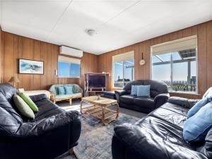 Ruang duduk di Watts Surf Shack in Gracetown