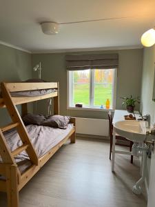 Postel nebo postele na pokoji v ubytování Mjölby Vandrarhem