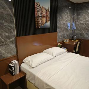 Postel nebo postele na pokoji v ubytování JHP Apartment