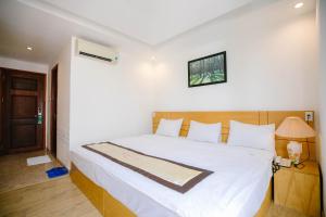 Giường trong phòng chung tại Nhat Linh Hotel & Suites Da Nang