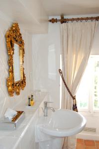 Ванна кімната в Chateau Le Mas de Montet