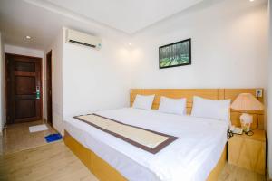 Giường trong phòng chung tại Nhat Linh Hotel & Suites Da Nang