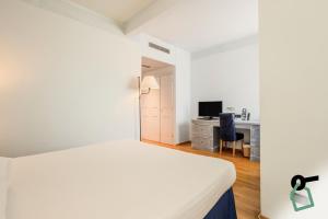 TV a/nebo společenská místnost v ubytování HOTIDAY Room Collection - Calambrone
