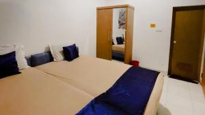 Postel nebo postele na pokoji v ubytování NamRoom at Tomang
