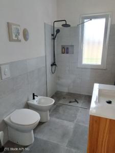 Koupelna v ubytování Casa Vacanze Villino Lipari Marsala laguna dello stagnone + 20 fotografií