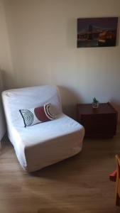 A seating area at BEAUTIFUL APARTMENT IN VERIA