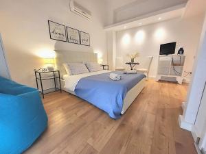 Posteľ alebo postele v izbe v ubytovaní KRLY Rooms Cagliari