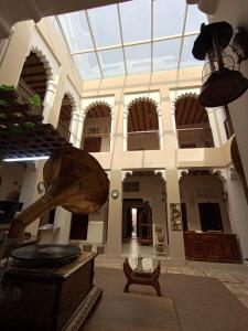 Ein Sitzbereich in der Unterkunft Hyba Heritage Guest House