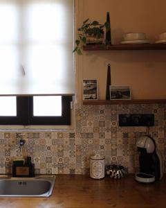 a kitchen counter with a sink and a window at Cuarenta tinos in Agios Fokas