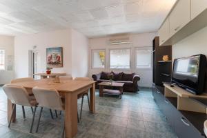 Μια τηλεόραση ή/και κέντρο ψυχαγωγίας στο Complex Pria 2 Mai