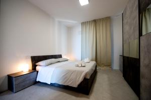 Ένα ή περισσότερα κρεβάτια σε δωμάτιο στο Brezza +10 φωτογραφίες