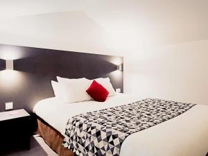 Postel nebo postele na pokoji v ubytování Mercure Lyon Est Villefontaine