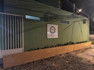a wall with a sign on the side of a building at Pousada Alameda Boa Vista in Recife