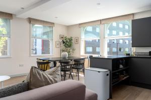 a living room with a couch and a table at 2 bedroom apartment in London Bridge in London