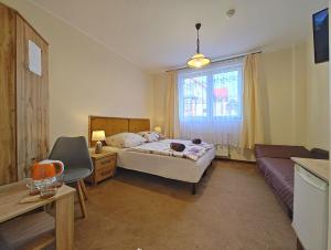 Ένα ή περισσότερα κρεβάτια σε δωμάτιο στο Noclegi Strzelec Karpacz
