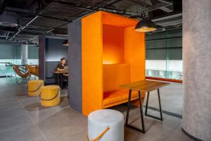 Tru by Hilton Lang Son City Centre的休息区