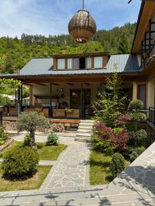 Zahrada ubytování Hotel Borjomi Verde + 37 fotografií