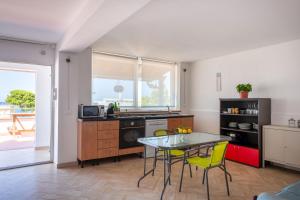 Foto dalla galleria di Villa Mondello vista mare a Mondello