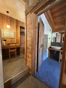 Kuchyň nebo kuchyňský kout v ubytování HIBOU Chambres - Cogne