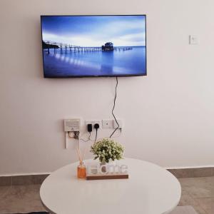 TV a/nebo společenská místnost v ubytování Amani Nest