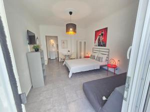 A bed or beds in a room at Oneiropagida