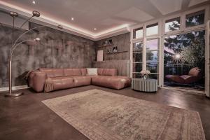 Ein Sitzbereich in der Unterkunft Boutique Suites and Residences Heidelberg- Alte Zigarrenmanufaktur