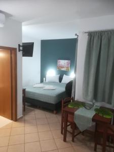 A bed or beds in a room at Mari Helen