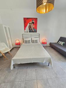A bed or beds in a room at Oneiropagida