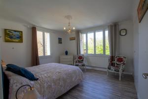 Gallery image of La petite barque in Saint-Julien-de-Lampon