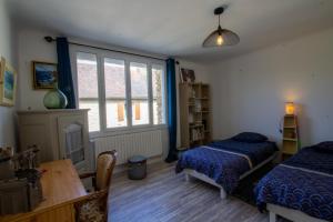 Gallery image of La petite barque in Saint-Julien-de-Lampon