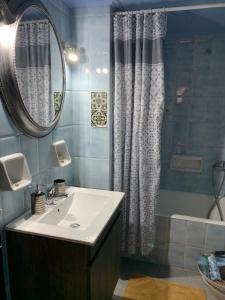 Kúpeľňa v ubytovaní ''Armens luxury home'' 3 minutes from the beach by foot