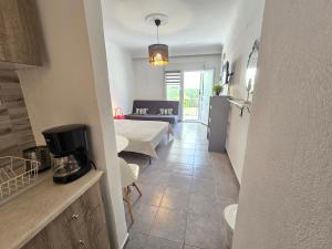 A kitchen or kitchenette at Oneiropagida