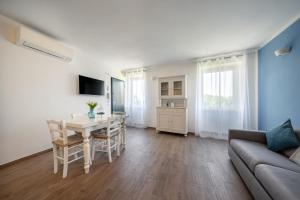 a living room with a table and a couch at Appartamenti Alla Lanterna in Costermano sul Garda