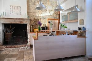 Кухня или мини-кухня в Maison coeur de ville - 8 couchages - Oléron
 +23 фотографии