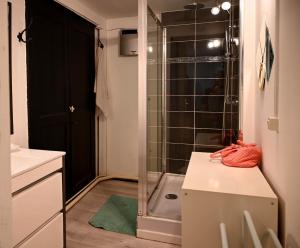 Ванная комната в Maison coeur de ville - 8 couchages - Oléron