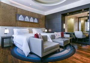 Un lugar para sentarse en The Westin Doha Hotel & Spa