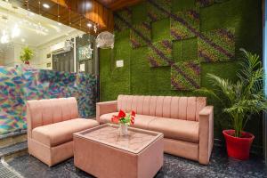 Posezení v ubytování FabHotel Ashoka Legacy - Baghmugalia