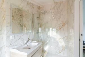 Ένα μπάνιο στο Domaine la bergerie st cyprien Internet 4 chambres +44 φωτογραφίες