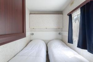 Postel nebo postele na pokoji v ubytování Bungalow pour 4 Au front de mer