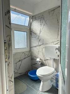 Ένα μπάνιο στο RS Studio - Himare 5th floor +6 φωτογραφίες