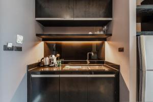 Cucina o angolo cottura di C197 Condo 1BR with Pool 3 Min Walk to Beach