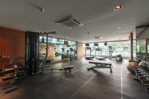 Fitness centrum a/nebo fitness zařízení v ubytování C197 Condo 1BR with Pool 3 Min Walk to Beach