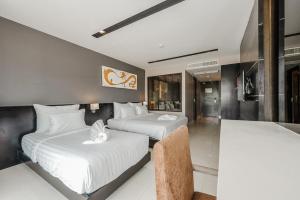 Letto o letti in una camera di C197 Condo 1BR with Pool 3 Min Walk to Beach